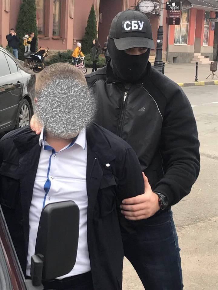 На хабарі в 500 дол затримано заступника начальника Тячівського  відділу поліції ГУНП  в Закарпатській області (ФОТО)