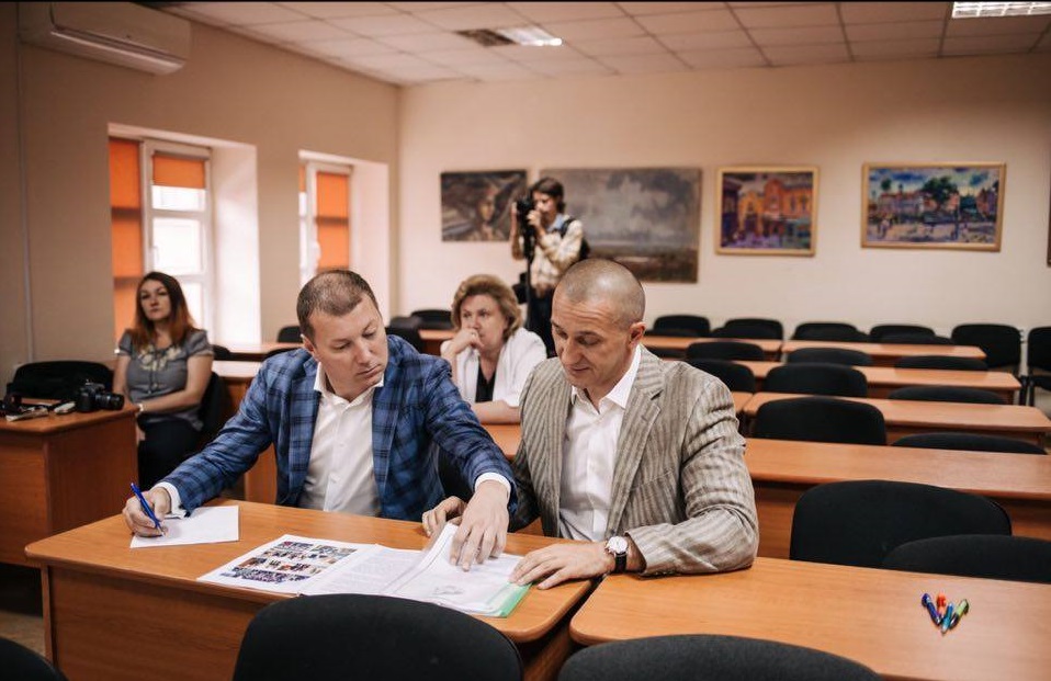 В Ужгороді стартує "іміджевий" мистецький проект власника зруйнованих "Корони" і "Червеної ружі"