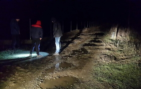 На Рахівщині неповнолітній поранив із пневматики чоловіка, з яким "не міг розминутися на вузькій дорозі" (ФОТО)
