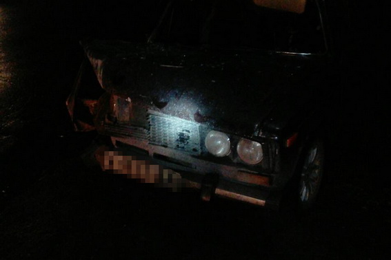 У Бедевлі на Тячівщині "нетверезий" ВАЗ в'їхав у припаркований на узбіччі КамАЗ