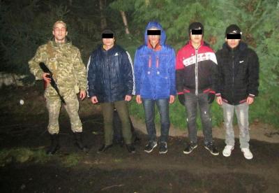 В одному з будинків на Берегівщині затримали 4-х нелегалів із В'єтнаму, що планували подорож до ЄС 