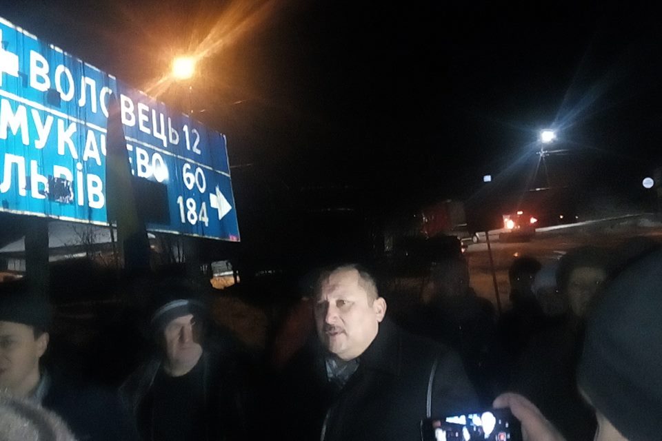 Працівникам соціальнохї сфери, що вдруге вийшли на протест на Воловеччині, повідомили про виплату заборгованоїзарплати (ФОТО, ВІДЕО) (ДОКУМЕНТ)