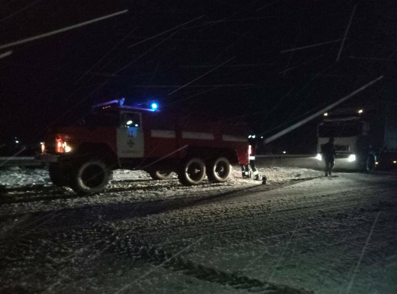 На перевалах Закарпаття на автошляху державного значення Київ-Чоп рух великовагового транспорту відновлений (ФОТО)