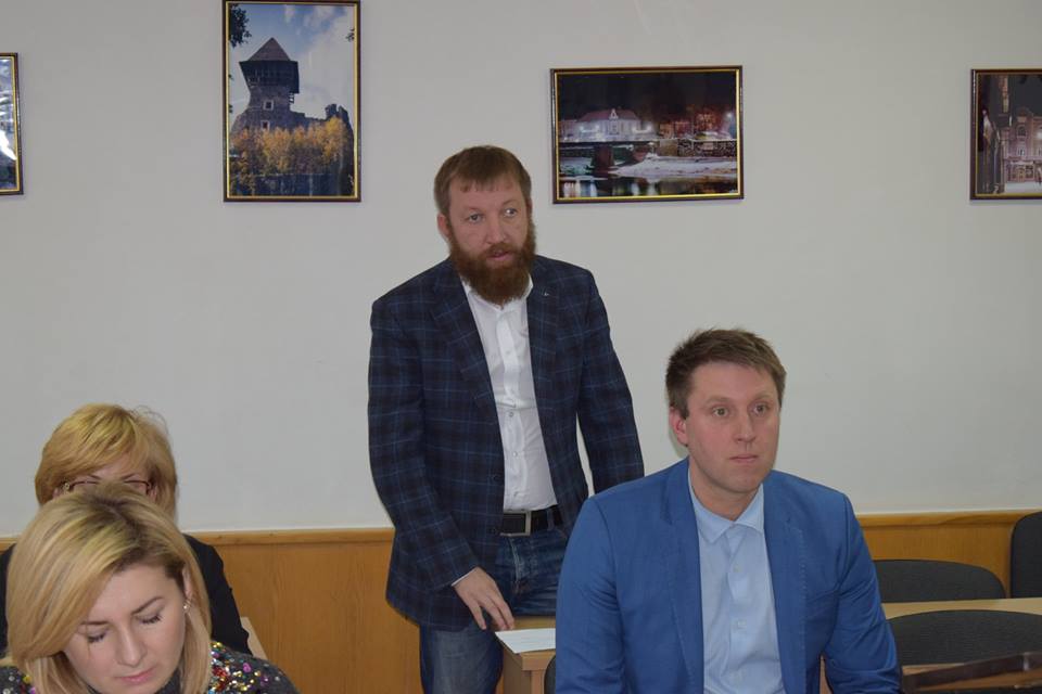 В Ужгороді погодили розміщення автобусних зупинок у комплексі з торговими павільйонами