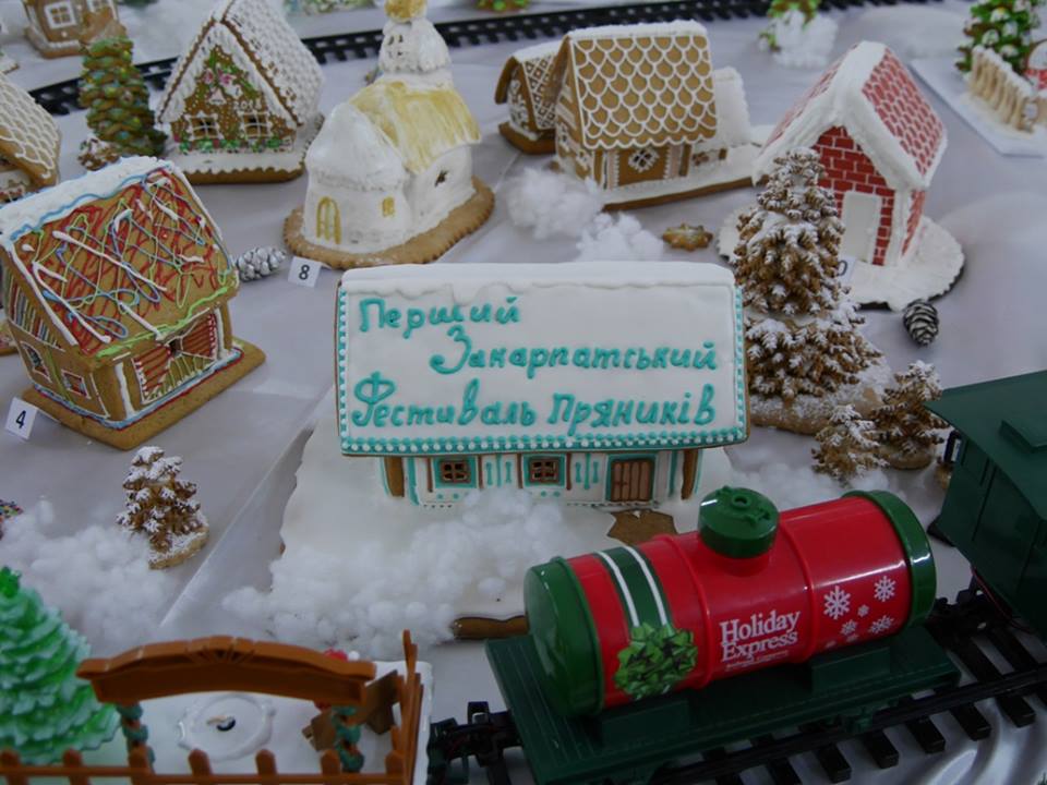 В Ужгороді триває Перший закарпатський фестиваль пряників (ФОТО)