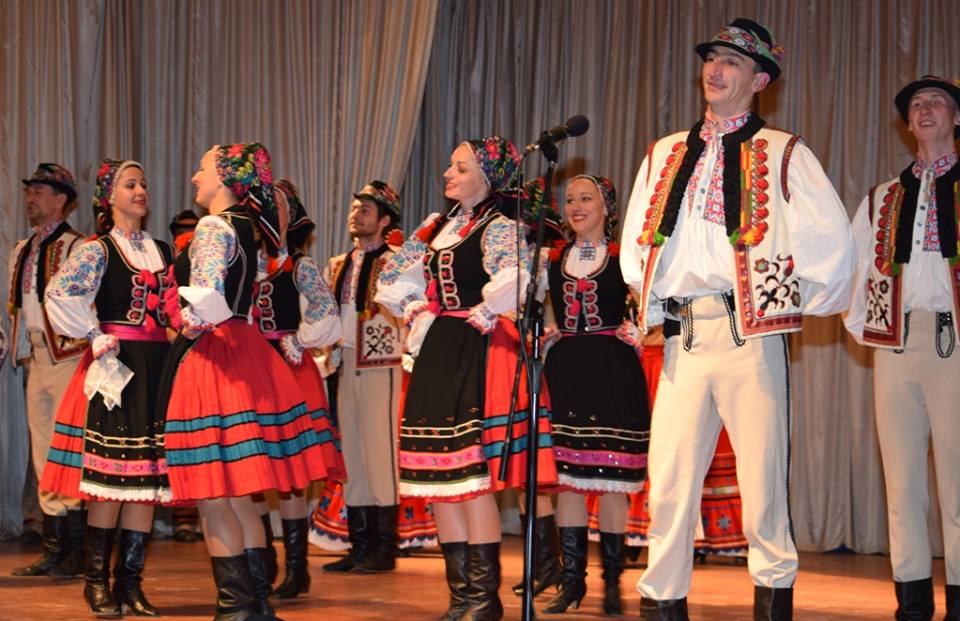 Закарпатський народний хор підтримав "Дорогу життя" в Ужгороді благочинним концертом (ФОТО)