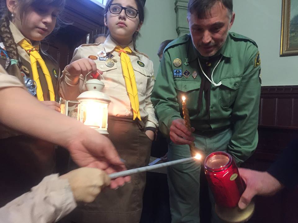 У Мукачеві урочисто передали Вифлеємський Вогонь Миру