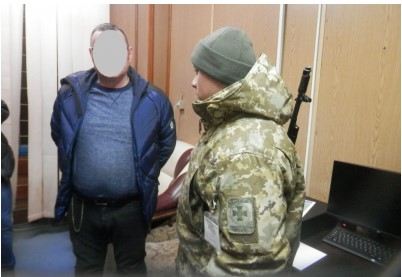 Розшукуваний у Польші за шахрайство чоловік після викриття на кордоні на Закарпатті тікав від прикордонників