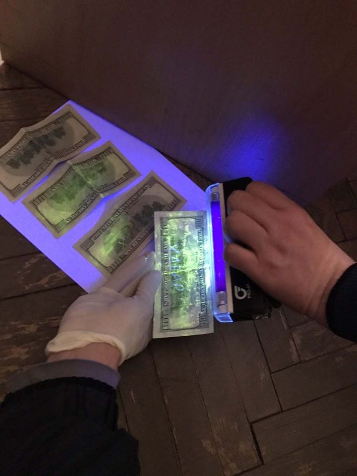 Головного виконавця відділу ДВС Тячівського райуправління юстиції затримали при одержанні 400 дол хабара (ФОТО)