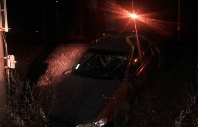 У Мукачеві Opel  вилетів на насип залізничної колії (ФОТО)