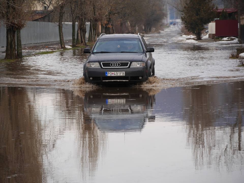 В Ужгороді вирішували, що робити з водою на вул. Гранітній (ФОТО)