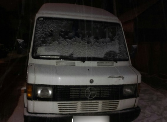 На Свалявщині затримали "Мерседес", в якому хустянин віз ящики горілки та коньяку без накладних