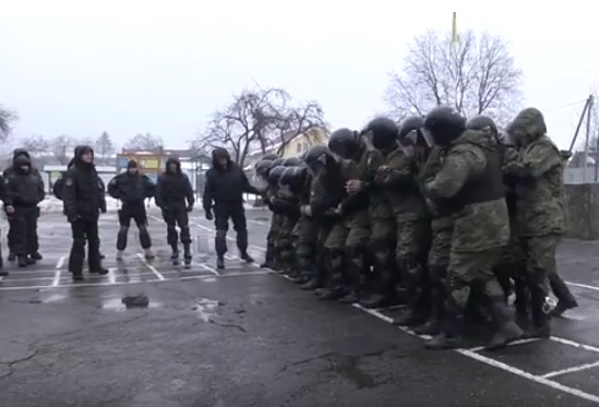 В Ужгороді поліція і нацгвардійці навчалися злагоджено придушувати масові заворушення (ВІДЕО)