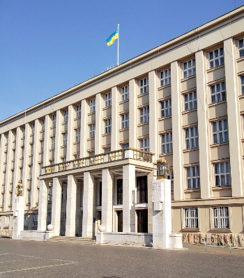 Закарпатська облрада звернулася до керівництва країни щодо припинення торгівельно-економічних відносин з Росією