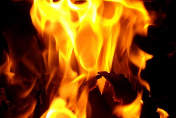 У Бедевлі на Тячівщині згорів будинок, а в Ужгороді хату змогли порятувати