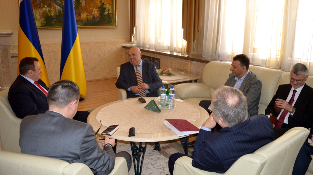 Угорський посол розповів на Закарпатті про продовження програми лікування українських вояків і відпочинок дітей учасників АТО