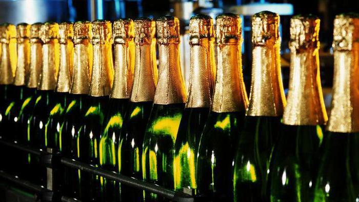 В Ужгороді вночі чоловік виніс із магазину 5 ящиків шампанського