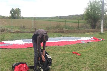 Парашутиста з Угорщини вітром занесло на Закарпаття (ФОТО)