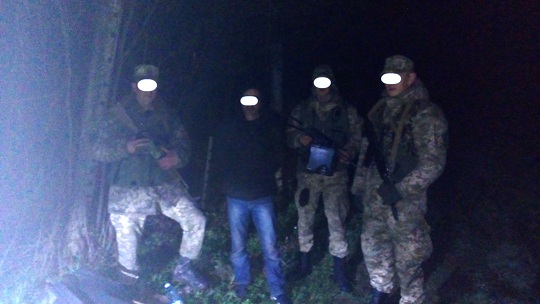 Вірменина та двох сирійців, що намагалися нелегально перетнути кордон, затримали на Закарпатті (ФОТО)