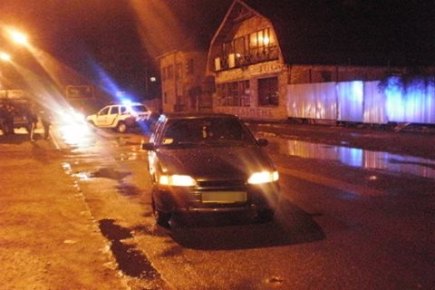 В Ужгороді водій із Розівки наїхав на чоловіка, що лежав на дорозі 