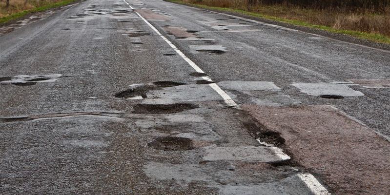 Через значне недофінансування з Держбюджету стан автодоріг Закарпаття погіршується з кожним роком