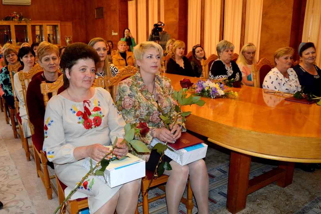 На Закарпатті у 103 прийомних сім’ях та дитячих будинках сімейного типу виховуються 386 дітей