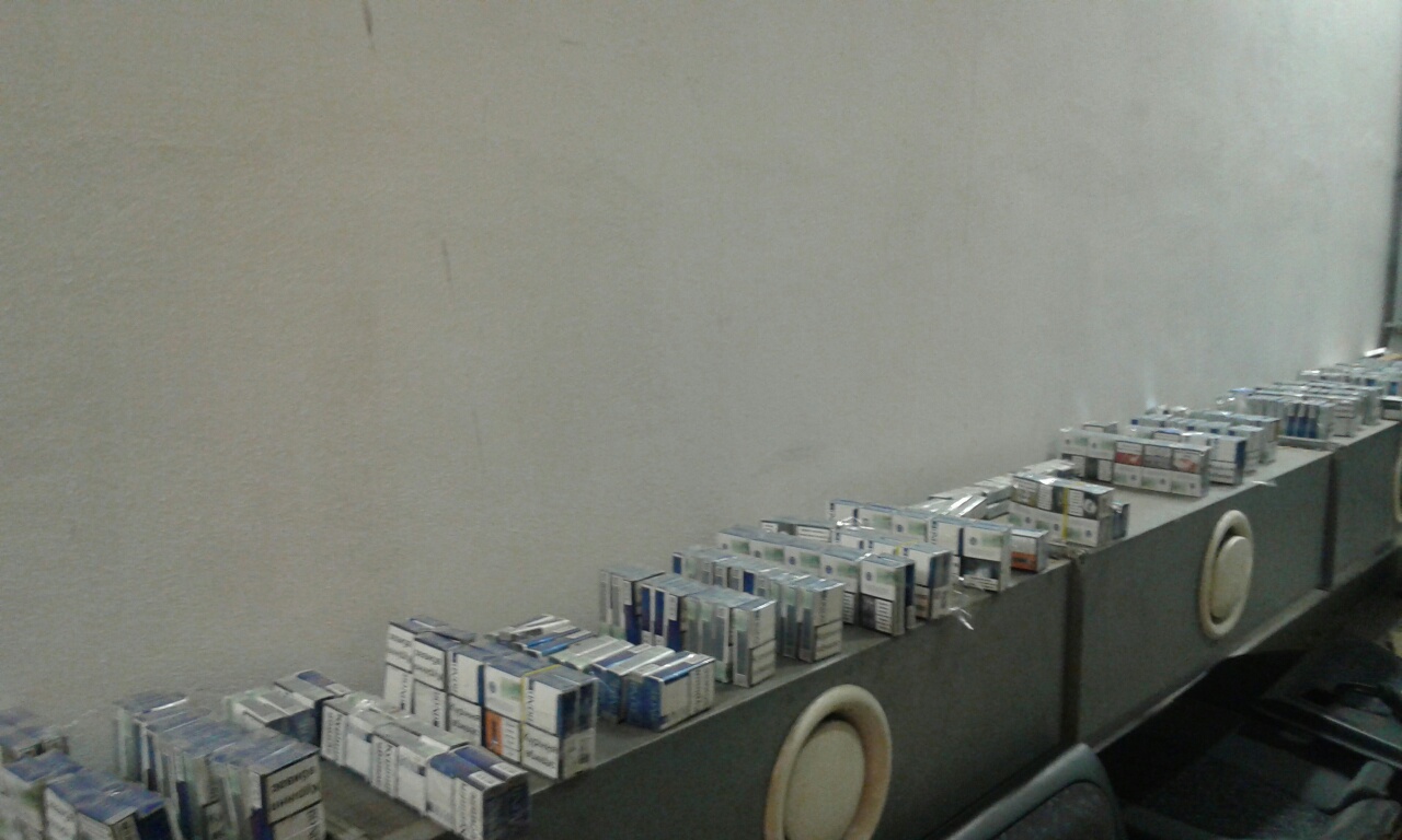 Через півтисячі сигарет два водії на кордоні на Закарпатті позбулися своїх автівок (ФОТО)