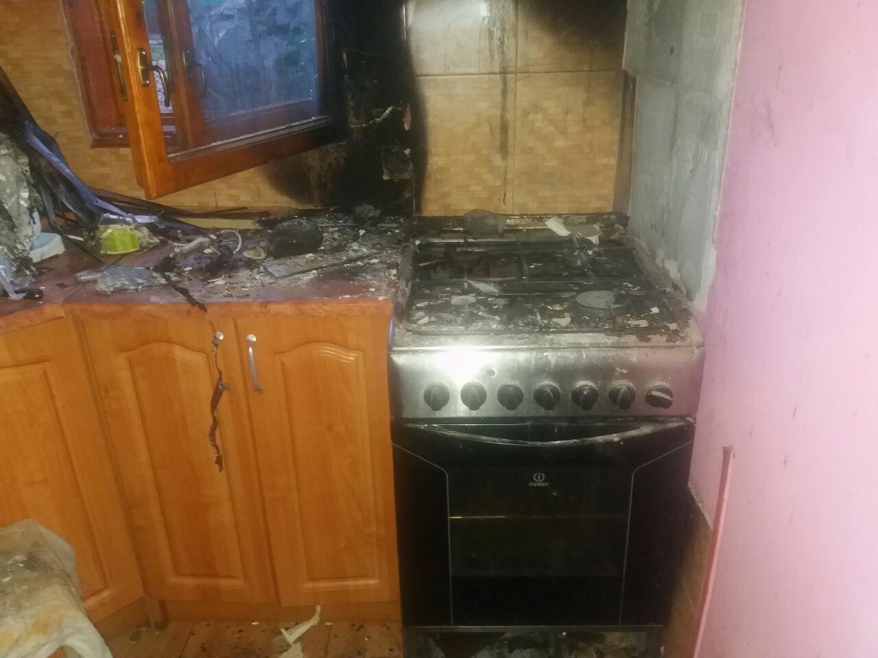 Готуючи собі страву, в підсумку жінка на Іршавщині з необережності підпалила хату (ФОТО)