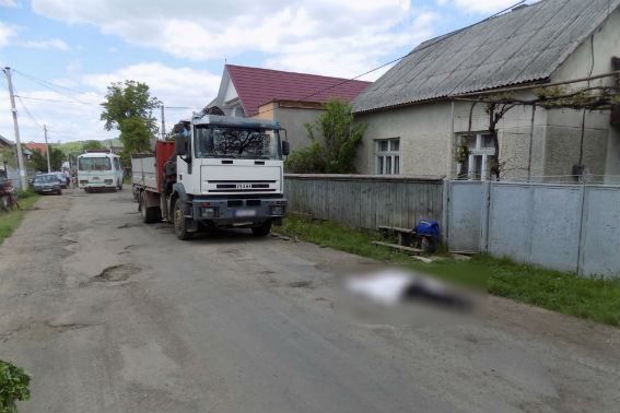 У Горінчеві Хустського району водій автомобіля IVECO смертельно наїхав на пенсіонера (ФОТО)
