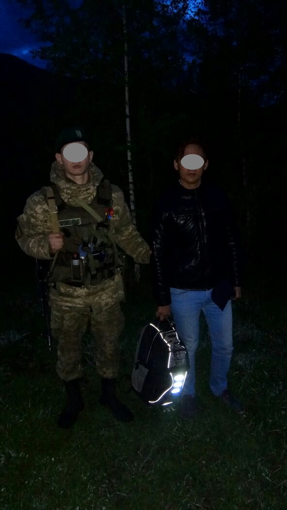 Закарпатець "здав" прикордонникам в'єтнамця, що попросив підвезти його до кордону зі Словаччиною (ФОТО)