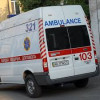 На Рахівщині шпиталізували дівчину, котру непритомною та з політравмами виявили на узбіччі автодороги