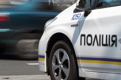На Ужгородщині із застосуванням зброї затримували п'яного чоловіка, котрий тікав від патрульних на краденому авто (ФОТО, ВІДЕО)