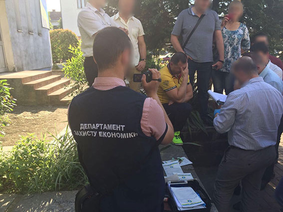 Депутат-посередник, затриманий із хабарем у Чопі, вийшов під заставу