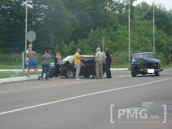 На виїзді з Мукачева зіткнулися два ВАЗи (ФОТО)