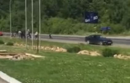 У ЗМІ "розганяють" фейк про мотоцикліста, начебто збитого кортежем Порошенка на Закарпатті (ВІДЕО)