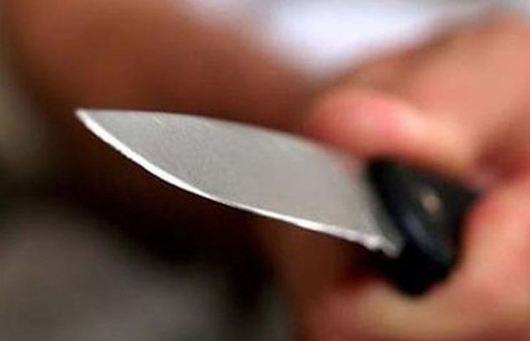 У ході п'яної бійки двох компаній у Чинадієві на Мукачівщині чоловік встромив супернику ніж у спину