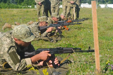 Перші "польові" заняття резервістів пройшли на головному полігоні Закарпаття (ФОТО)