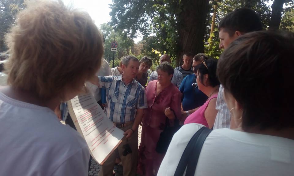 Мешканців Хустщини, що протестують проти міні-ГЕС в районі, ознайомили з розпорядженням про заборону МГЕС (ФОТО, ВІДЕО)