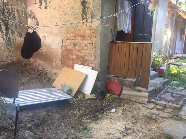 У Берегові розшукали грабіжників, що відібрали в містянина електропилу, попередньо його побивши
