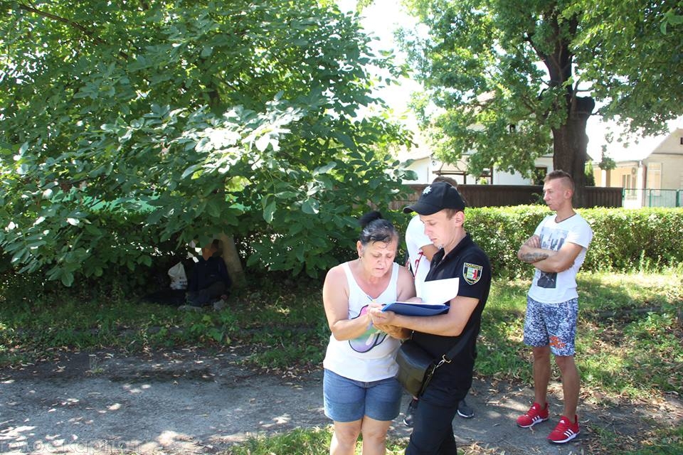 У центрі Виноградова чоловік покінчив з життям у зашморгу (ФОТО)