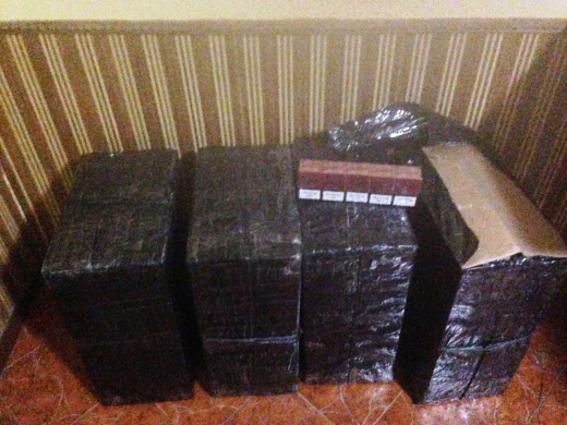 Біля кордону з Румунією виявили 2  тисячі пачок сигарет