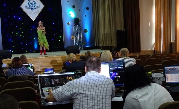 У Виноградові офіційно стартував міжнародний конкурc-фестиваль сучасної пісні і танцю "Кришталеві грона-2017"