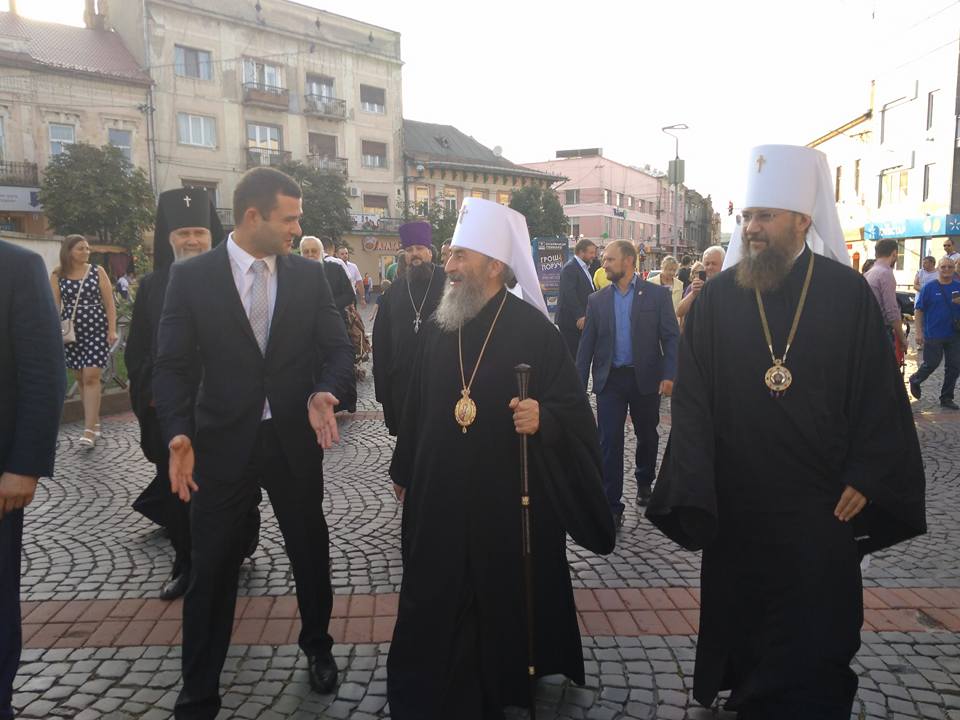 Відразу по прильоті до Ужгорода предстоятель УПЦ МП Онуфрій відбув до Мукачева (ФОТО)