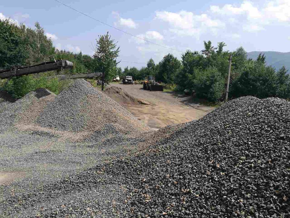 На Свалявщині посадовці незаконно видобували андезит (ФОТО)