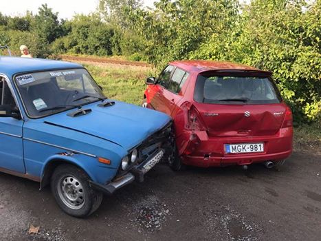 У Берегові "п'яний" ВАЗ врізався у прикпаркований на узбіччі Suzukі Swіft (ФОТО)