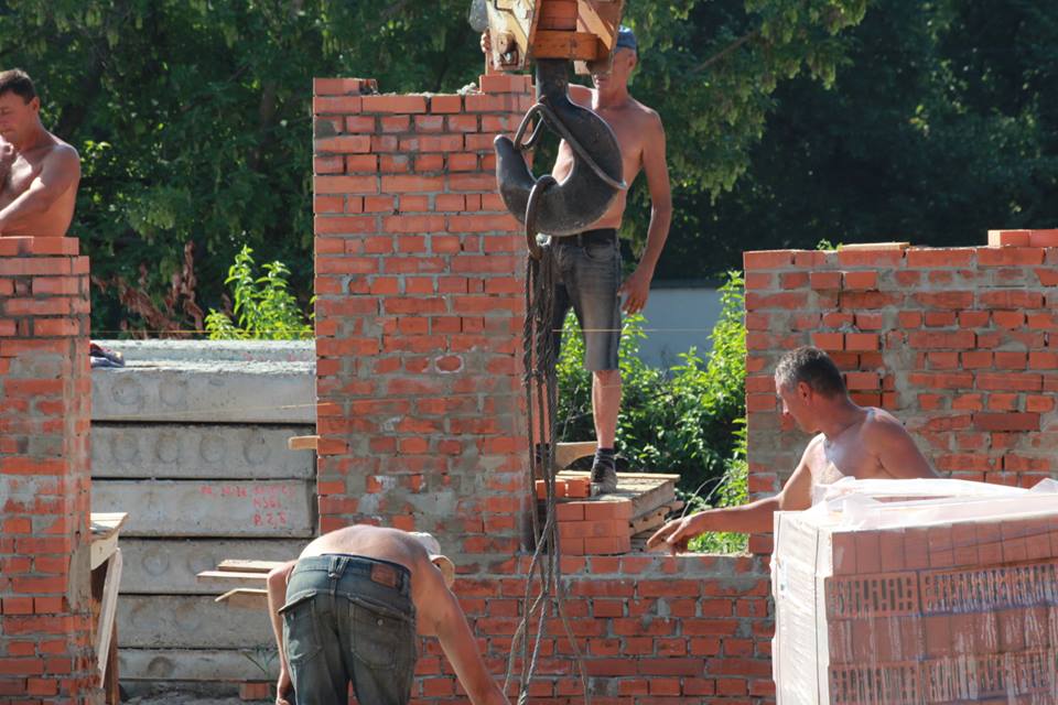 У Мукачеві будують новий корпус НВК "Гармонія" (ФОТО)