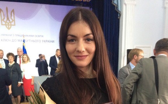 Порошенко вручив звання "Заслужений учитель України" учительці з Виноградова (ФОТО)