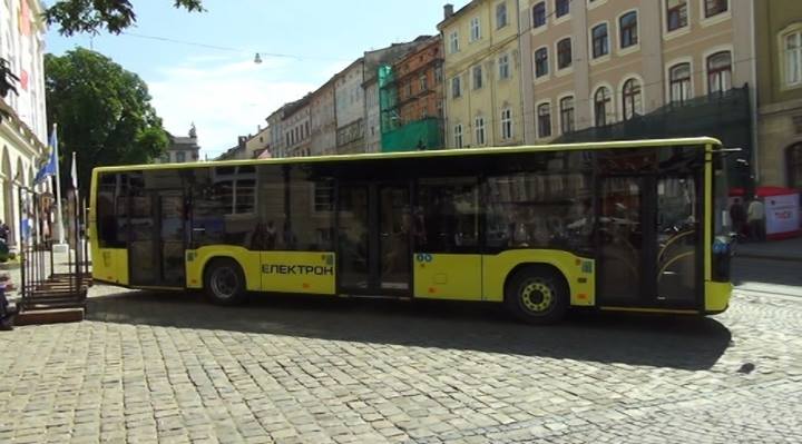 У суботу та неділю ужгородців безкоштовно возитиме експериментальний автобус (ФОТО)