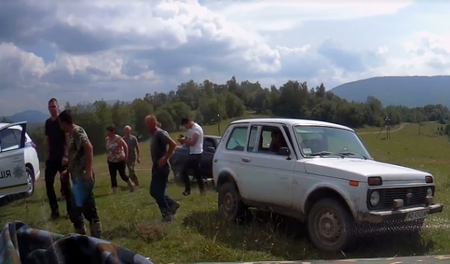 В Ужанському НПП побили представника "Об'єднаних правих", який приїхав фіксувати незаконну вирубку лісу (ФОТО, ВІДЕО)
