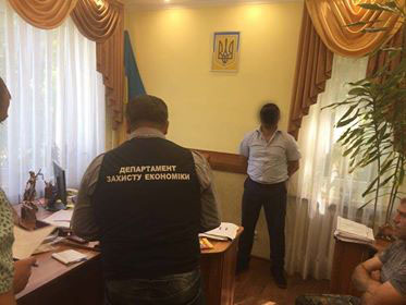 Мукачівські судді поскаржилися на обшук при затриманні на хабарі їх колеги до Вищої ради правосуддя